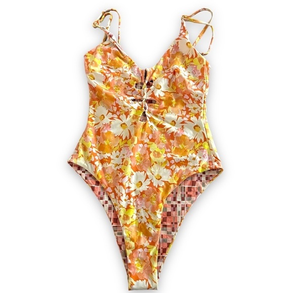 L*space Topanga Floral Cut Out One Piece Swimsuit What in Carnation NWT - Picture 4 of 7